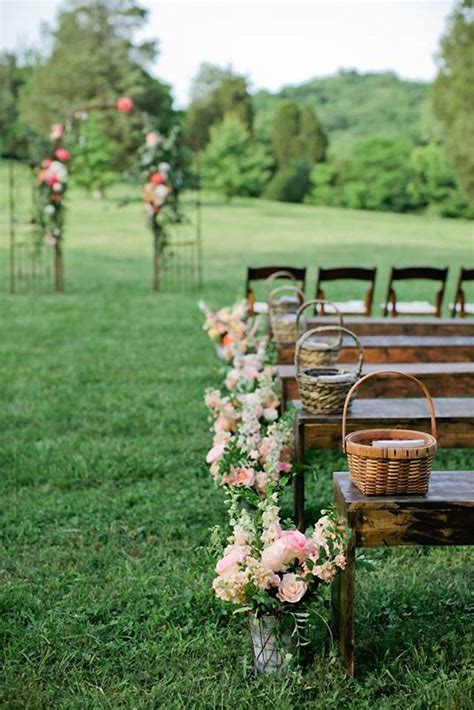 Cheerful Country Wedding Decor Ideas See More
