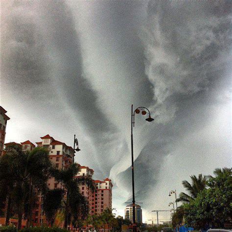 Gambar baru diunggah setiap minggu. harrazdani: GAMBAR AWAN ANEH DI KOTA KINABALU SABAH ...
