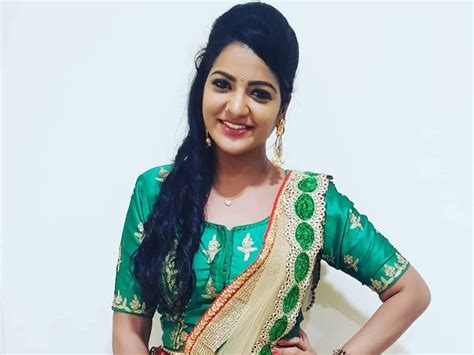 Just few hours before her death, chitra had shared pictures of herself from a photo shoot on her instagram page. Chithra: Pandian Stores fame Chithra has a blast on Diwali ...