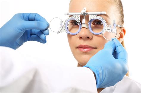 optyk kamień krajeński optycy okuliści okulary soczewki okulista optometrysta sklep z okularami