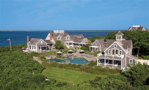 A Seaside Nantucket Compound Moonlights As The Perfect Summer Getaway 环域居