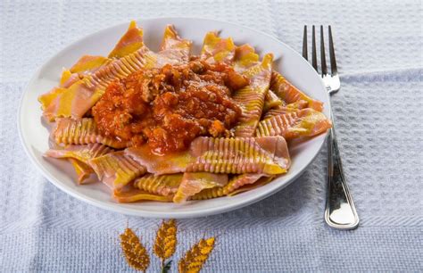 Questa antica ricetta dei garganelli alla zingara, mi è stata tramandata da mia suocera, che mi manca tanto e della quale ho un bellisssimo ricordo. Come fare i garganelli alla romagnola | DeAbyDay
