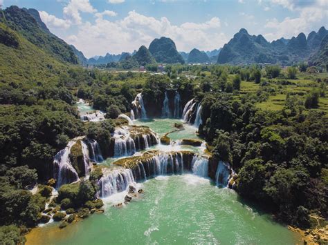 The 14 Most Amazing Waterfalls In The World