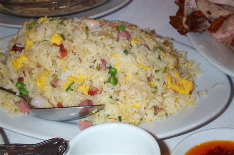 (per 4 persone) 350 gr riso basmati bianco 200 gr pisellini surgelati 180 gr prosciutto cotto a dadini (meglio se aff. Riso alla cantonese