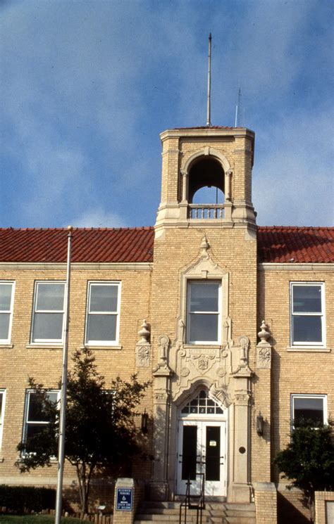 [City of Denton: City Hall, N. Elm] - The Portal to Texas History