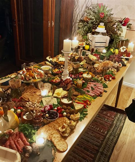 Christmas Table Decorations Buffet