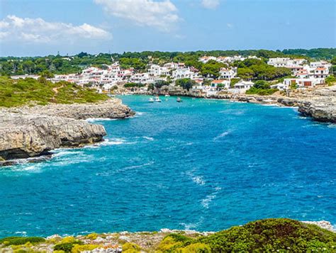 Complejo de 5 apartamentos para alquiler en menorca en primera línea de mar, con espléndidas vistas a la playa del arenal d´en castell y a la costa de son saura. Sube el precio del alquiler de pisos en la playa este ...