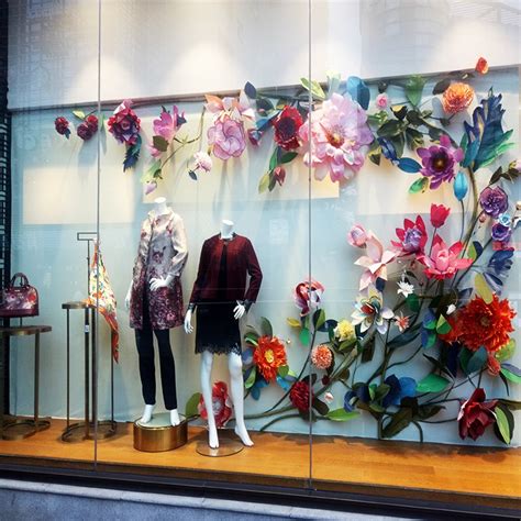 New Design Visual Merchandising Props Window Display Paper Flowers
