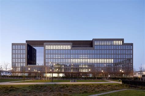 Pulse Office Building And Restaurants Bfv Architectes Archdaily