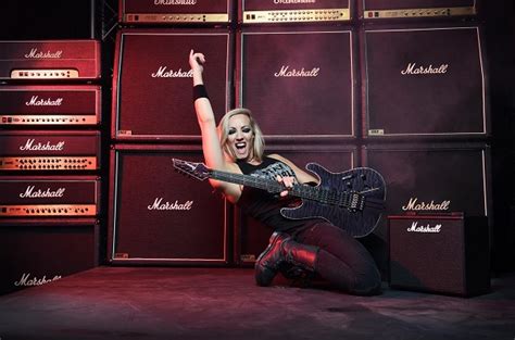 Nita Strauss Performs Dead Inside At La Rams Halftime Show Behind