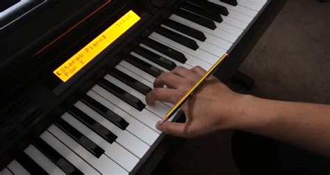 HOW TO MASTER YOUR HAND POSITION WHEN PLAYING THE PIANO