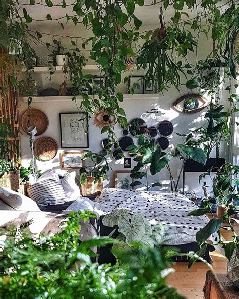 15 Bedrooms With Plants That Have Jungle Vibes