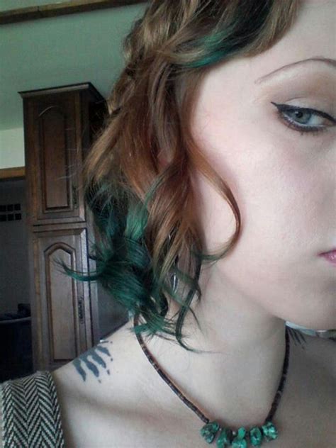 Dying hair can be quite a chore, but there are still ways you can enjoy and have fun dying your hair. Dip dyed short hair