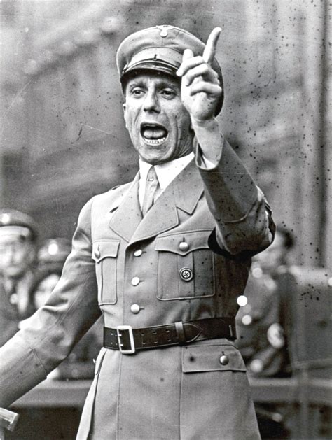 He was one of adolf hitler's closest associates and most devout followers. Fachanwalt für IT-Recht: August 2011