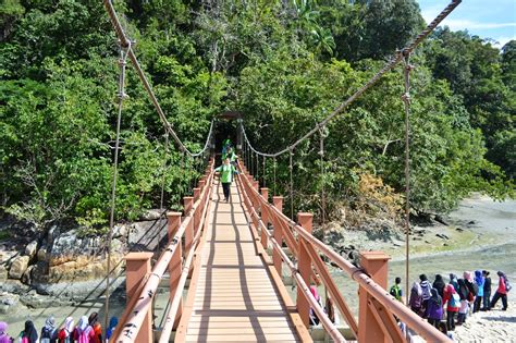 Several kilometres south of teluk bahang, it has gentle trails through the jungle, a few waterfall pools and a small. Diari Si Ketam Batu: Kembara Penang 2014 | Episod 01 ...