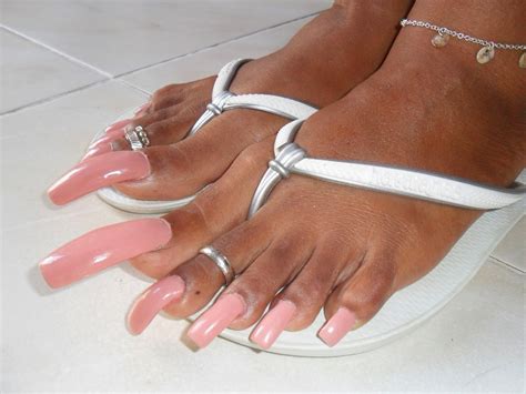 The proper way to care and trim ; Nailpassion: Liza Long Toenails