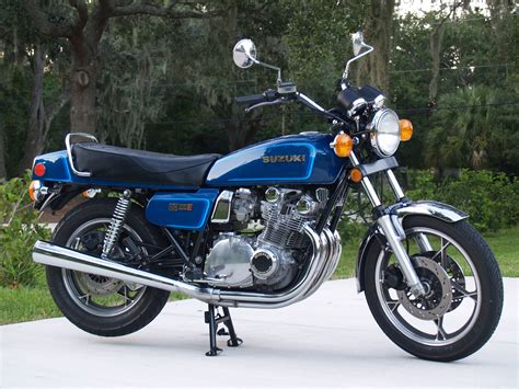 I have tried to tell the history of the different suzuki gs 1000 models on this page the best i know how. 1978 Suzuki GS 1000 E: pics, specs and information ...