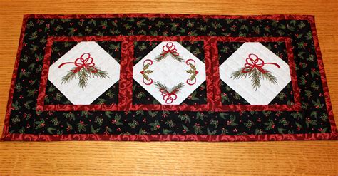 I'm going to show you 3 ways to embellish the charming christmas runner. Christmas Table Runner · Oma's Place
