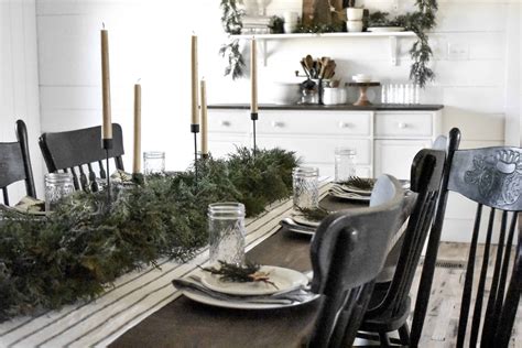 Simple Country Christmas Table Decorations - Rocky Hedge Farm