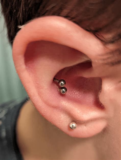 Conch Piercing Infected Or Irritated Im Genuinely Clueless Rpiercing