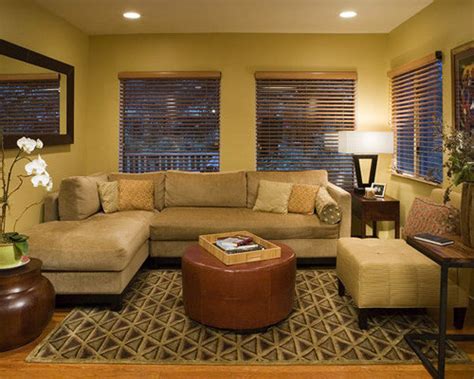 Since family rooms generally have an informal feel, they lend themselves well to a casual but fun decor style. Decorating A Small Family Room Home Design Ideas, Pictures ...