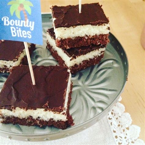 Lasse ihn danach komplett abkühlen, entferne den backring und setze einen sauberen backring außenherum. Bounty-Bites (Bounty-Mogel-Kuchen) - BackGAUDI