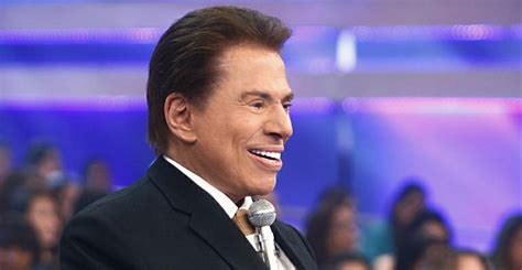 No dia 30 de novembro de 2011, foi anunciado que silvio perdeu em última instância o direito de reproduzir silvio santos vem aí, jingle que marcou sua carreira na televisão, que só poderia ser reproduzido caso silvio comprasse os direitos do mesmo, sendo que desde 2001 silvio já travava um processo contra o compositor musical archimedes. Silvio Santos aparece em selfie de Ceará em dia de eleição