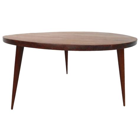 Modern coffee tables serve a variety of functions — and look darn good doing it. Mid-Century Modern Small Round Coffee Table at 1stdibs