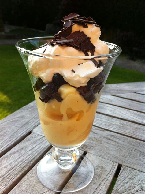 Zelfgedraaid vanille- ijs met baileys en chocoladeschilfers Pudding