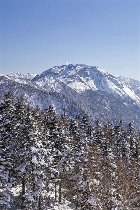 Never thought that i can ski in spring, but in ciao ontake snow resort , you can. #Takayama #Japan #Snow #Travel | Japon