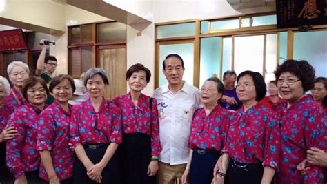 尊重婦女 / 尊重妇女 ― zūnzhòng fùnǚ ― to respect women. 國際婦女節快樂!宋楚瑜：不因單身與否有差別待遇 | ETtoday政治新聞 | ETtoday新聞雲