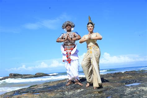 Pin By Dandrusrilanka On Dandru Srilanka Wes Dancing People Figures