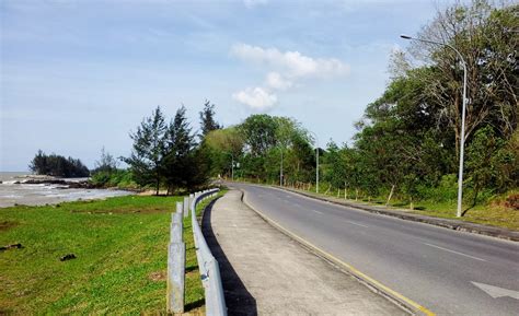 It is approximately 624 km away from kuching and about 215 km from either sibu or 205 km from miri. Portal Rasmi Pentadbiran Bahagian Bintulu