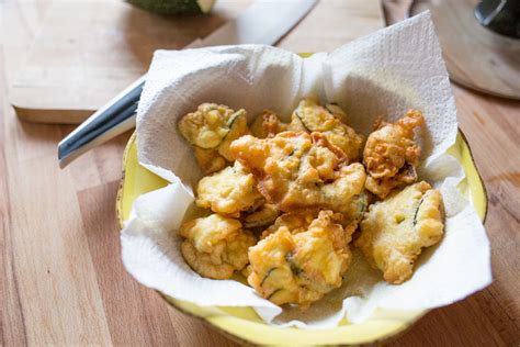 La ricetta, gli ingredienti e i consigli per preparare le zucchine in pastella con questa ricetta preparerete delle zucchine in pastella fritte davvero golose. ZUCCHINE+FRITTE+IN+PASTELLA+MARCHIGIANA+-+NUVOLE+DI ...