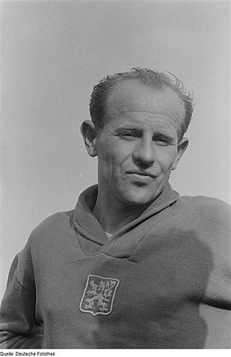 At age 16 he began working at the bata shoe factory in ziln. Emil Zátopek, neustavljiva češkoslovaška lokomotiva