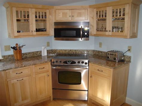 With great ergonomics, this layout makes kitchen work since the 1940s, american home makers have designed their kitchens to all be arranged with the work triangle (fridge, stove, sink) in mind, and now. How Do You Maximize Your Space in a Small Kitchen ...