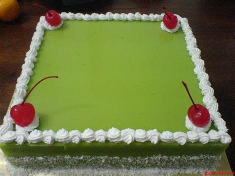 These pandan layer cake are rich in flavor with a range of decorations to make them super appealing. aisyah sofea cakes: pandan layer cake lagi....