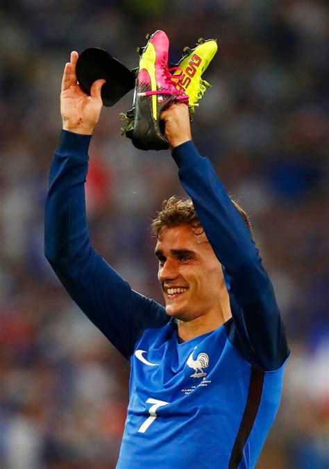 Antoine griezmann celebrates against germanycredit: Antoine Griezmann double helps France sink Germany to ...