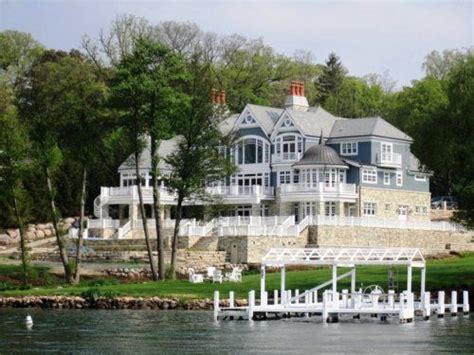 On average, homes for sale around lake geneva range in size from two bedrooms, two one bath, and 1,000 square feet to 10 bedrooms, eight baths, and 6,000 feet. Lakeside home on Lake Geneva, WI This is legitimately my ...