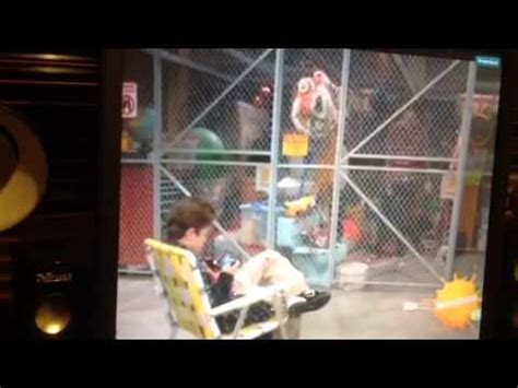 The series stars miranda cosgrove as carly, jennette mccurdy as sam. Icarly chuck sprays spencer with unknown flewids - YouTube