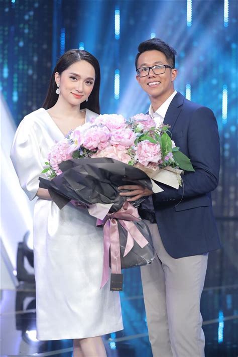 Thời gian qua, chuyện tình cảm của anh và hương giang nhận được nhiều chú ý của khán giả, song. Loạt ảnh tình tứ của Hoa hậu Hương Giang với Matt Liu-CEO ...