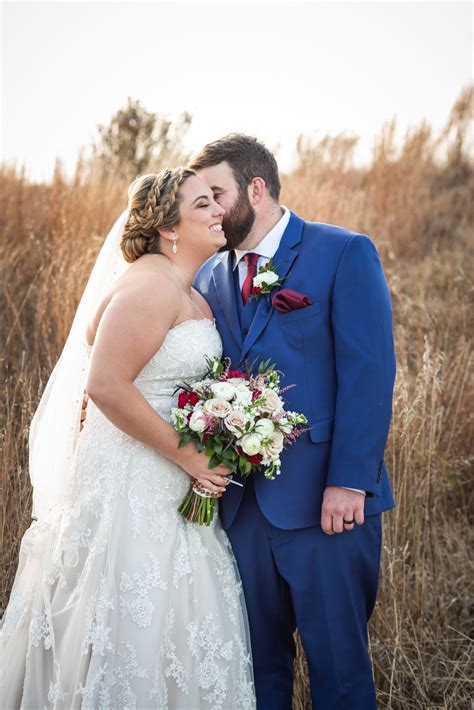 Pick and choose from these 79 photo ops, keeping in mind that each shot should take about four minutes. Kansas City Wedding Photos MUST Haves | Complete Weddings + Events