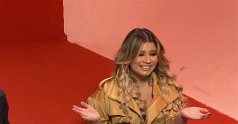 Marília mendonça compartilhou em seu twitter algumas fotos dos bastidores da gravação do clipe gravado com o cantor xamã. Marília Mendonça gravou clipe com cantor Xamã - Purepeople