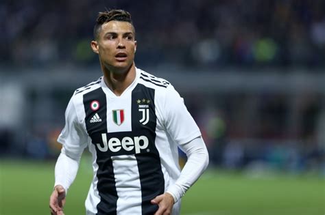 Ronaldo drilled a penalty against the woodwork as football exploded back into life with a remarkable start challenge after milan had cleared the ball. Coppa Italia: Cristiano Ronaldo mit seltenem Missgeschick ...