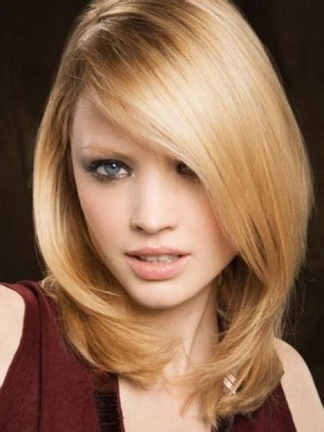 Coiffure cheveux raides mi long