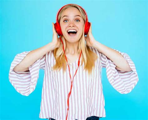 Wear Earphones Headphones The Right Way Heres How Herzindagi