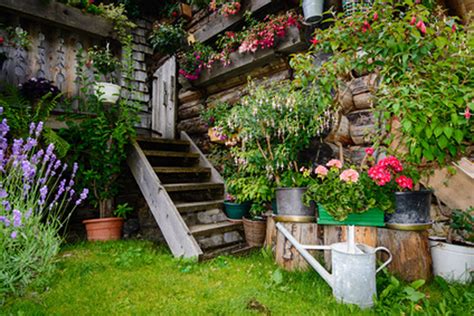 110 fotos zu holztreppe garten. romantischer-Garten_Holztreppe_Bepflanzung - Gardomat