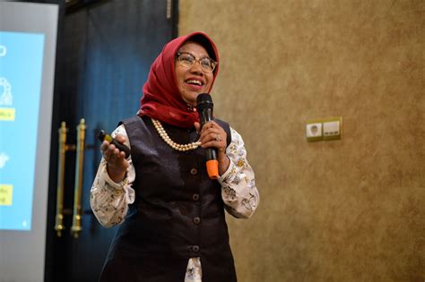 Ini menyebabkan tingginya tingkat investasi di bidang pendidikan yang meletakkan negara ini terbaik ke 4 di eropa dan ke 10 di dunia. SINERGI PERGURUAN TINGGI DAN INDUSTRI MELALUI KEDAIREKA ...
