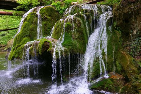 Turiștii din bucurești trebuie să parcurgă aproximativ 452 de. Cheile Nerei, tărâmul cascadelor - Patru Zări