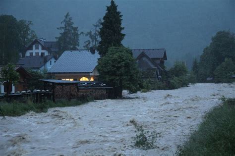 Aktuelle nachrichten aus politik, wirtschaft, sport und kultur. Hochwasser: aktuelle Lage am Traunsee - salzi.at ...
